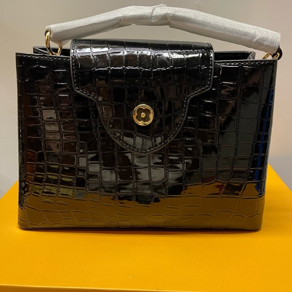 Elegant Black Crocodile-Embossed Handbag - Picture 1 of 10